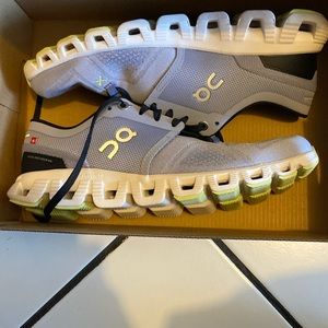 NWT on cloud cloud x3 women size 7 shoes